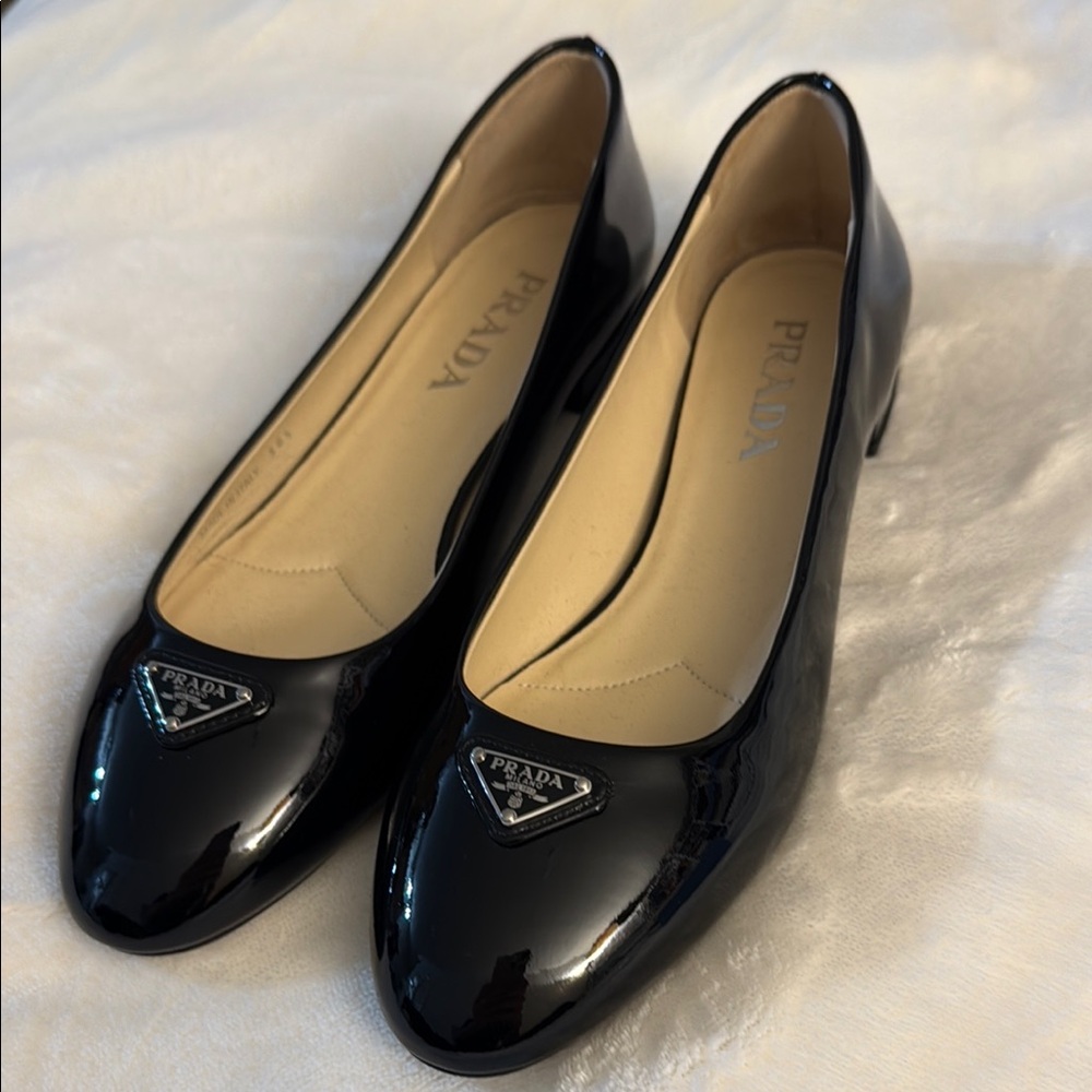 NIB Authentic Prada Black Patent Leather Flats